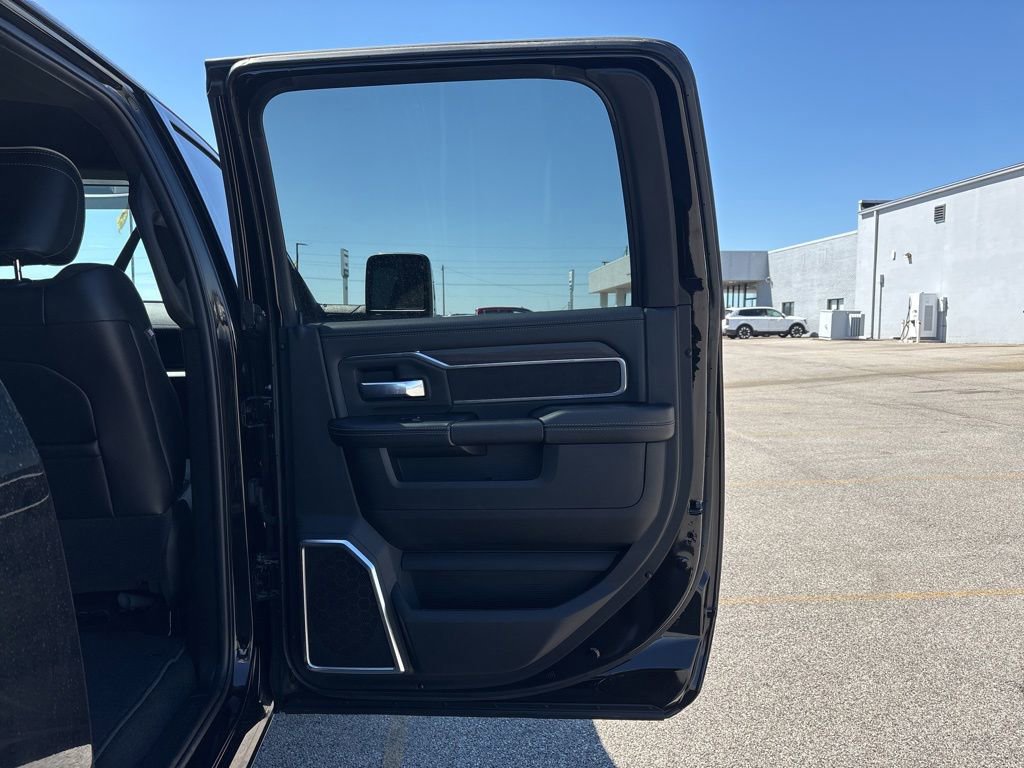 Used 2025 RAM 3500 Laramie w/ Max Tow Package AWD/4WD image 17