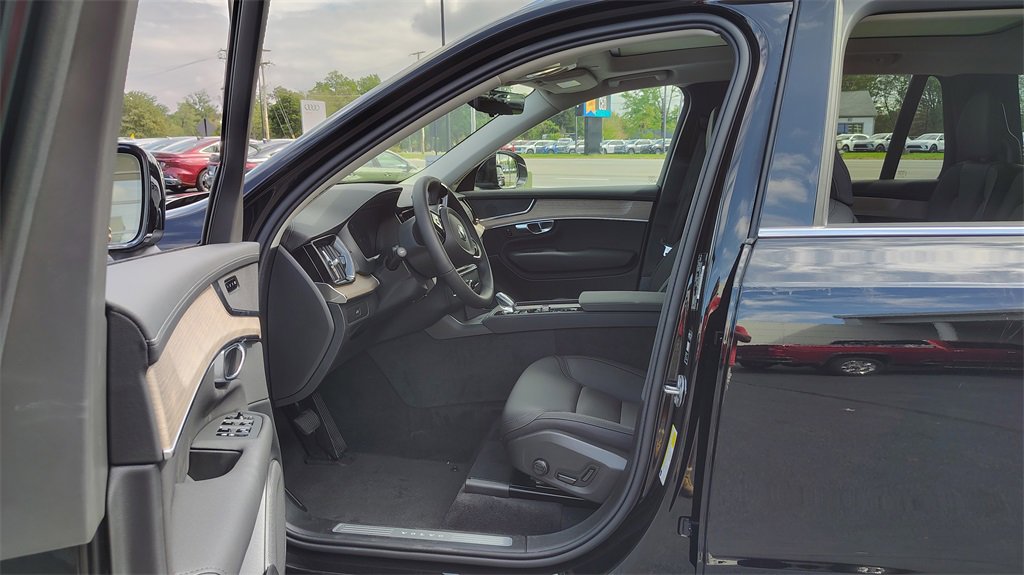 New 2026 Volvo XC90 B5 Core w/ Protection Package Premier image 7