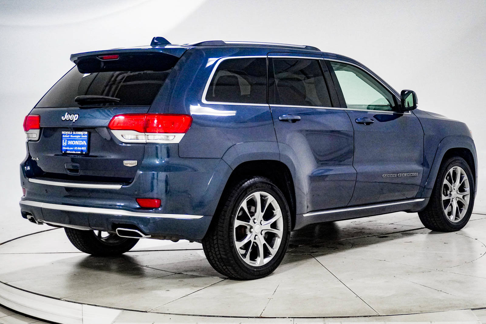 Used 2020 Jeep Grand Cherokee Summit AWD/4WD image 10