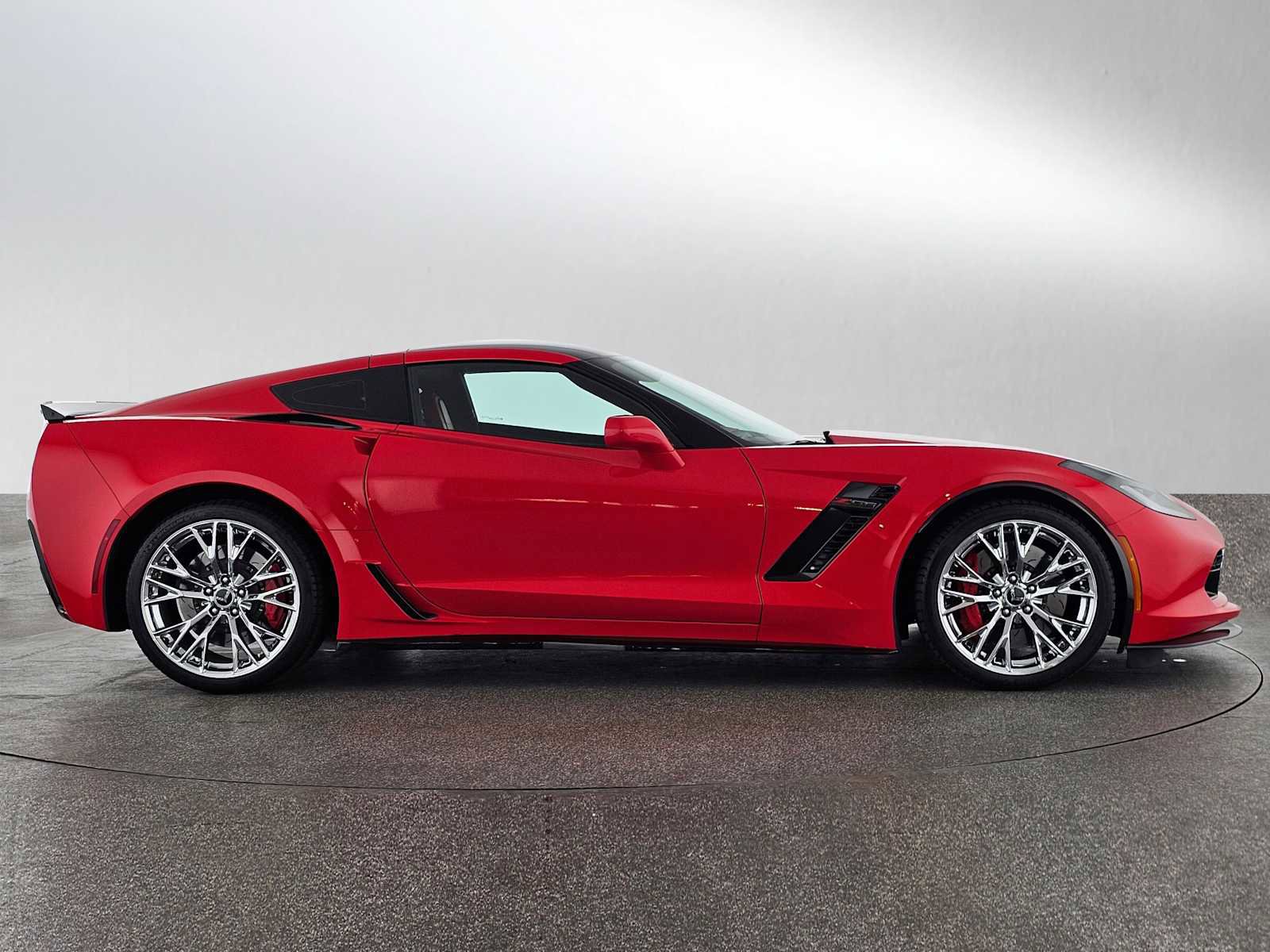 Used 2015 Chevrolet Corvette Z06 w/ 3LZ Preferred Equipment Group image 2