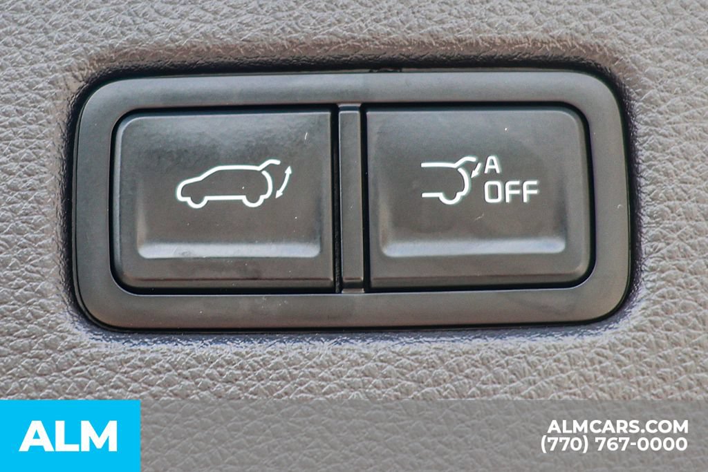 Used 2025 Kia Carnival SX w/ SX Dark Edition Package FWD image 26
