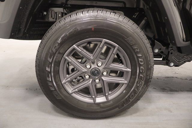 New 2025 Jeep Gladiator Sport AWD/4WD image 24