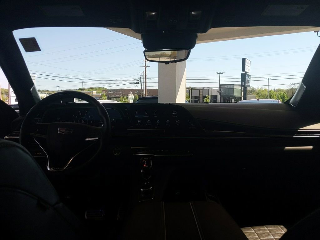 Used 2023 Cadillac Escalade ESV V AWD/4WD image 18