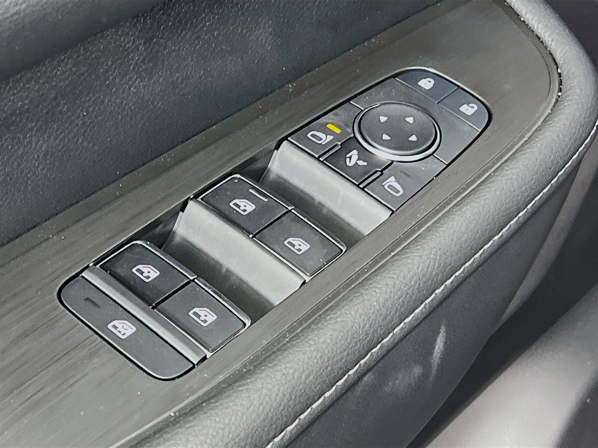 New 2026 Nissan Armada SL w/ Captain's Chari Seat Package image 21