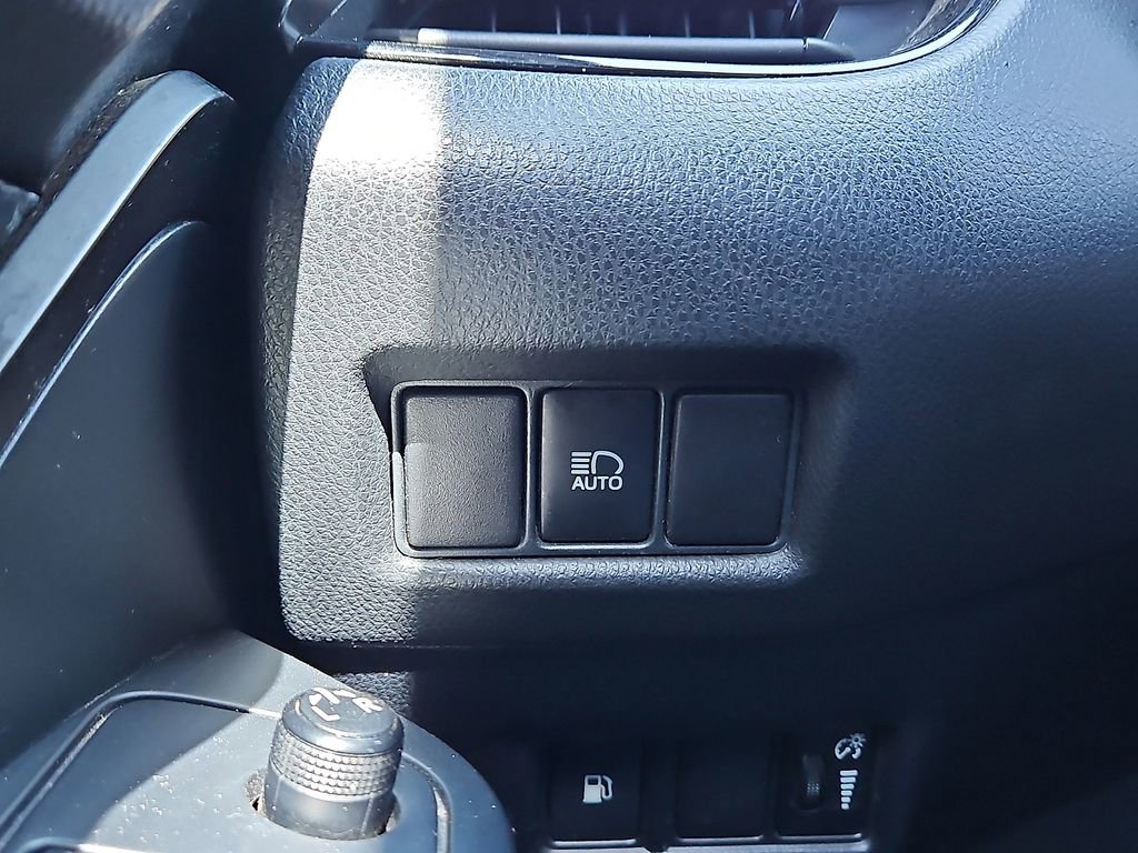 Used 2018 Toyota C-HR XLE FWD image 22