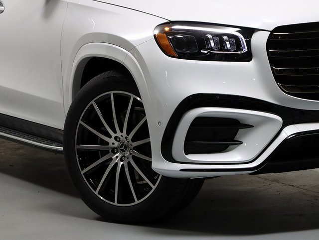 New 2026 Mercedes-Benz GLS 580 4MATIC image 3