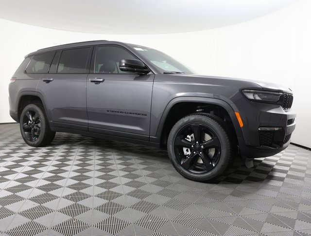 Used 2025 Jeep Grand Cherokee L Limited w/ Black Appearance Package image 3