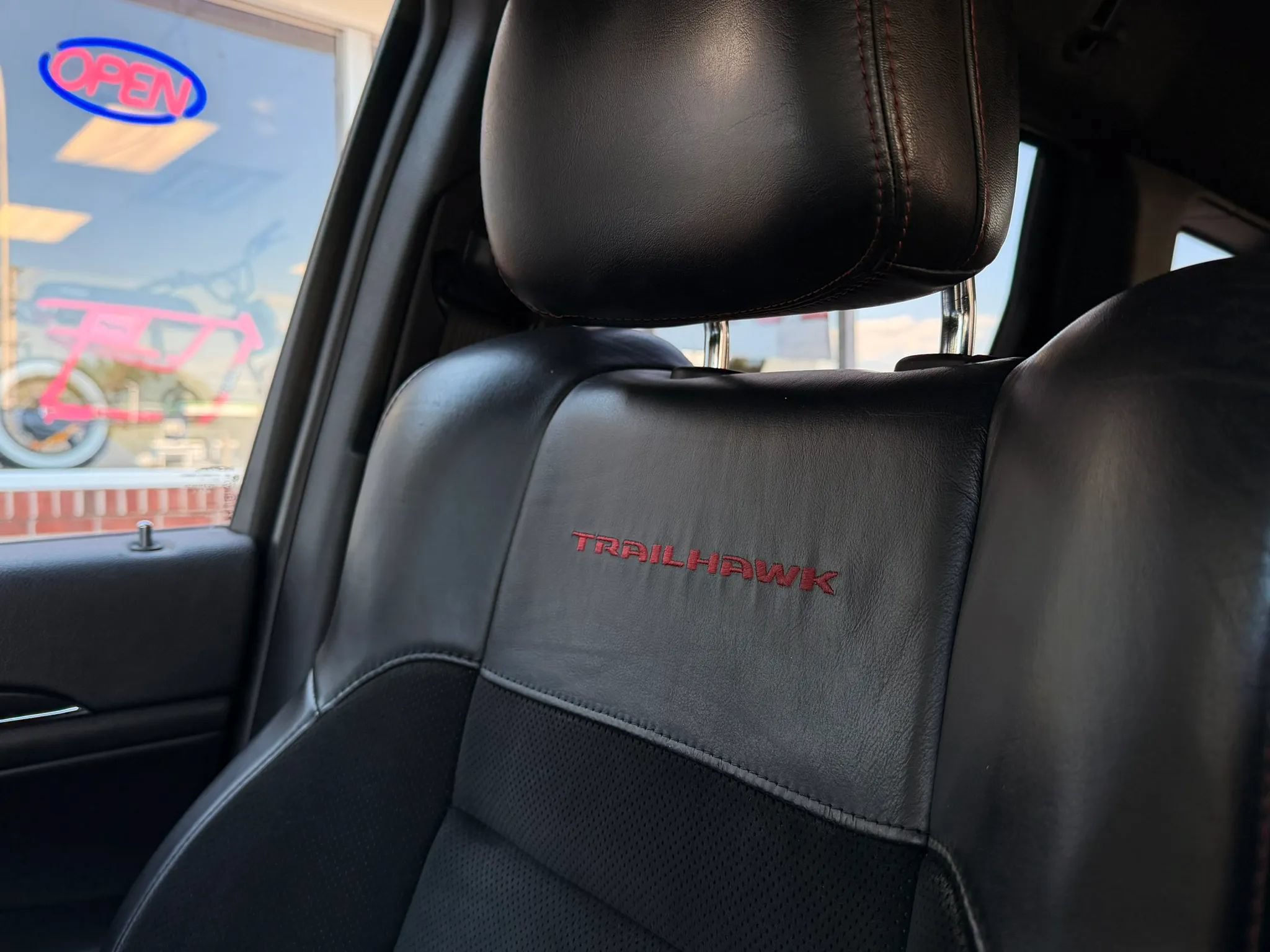 Used 2018 Jeep Grand Cherokee Trailhawk AWD/4WD image 21