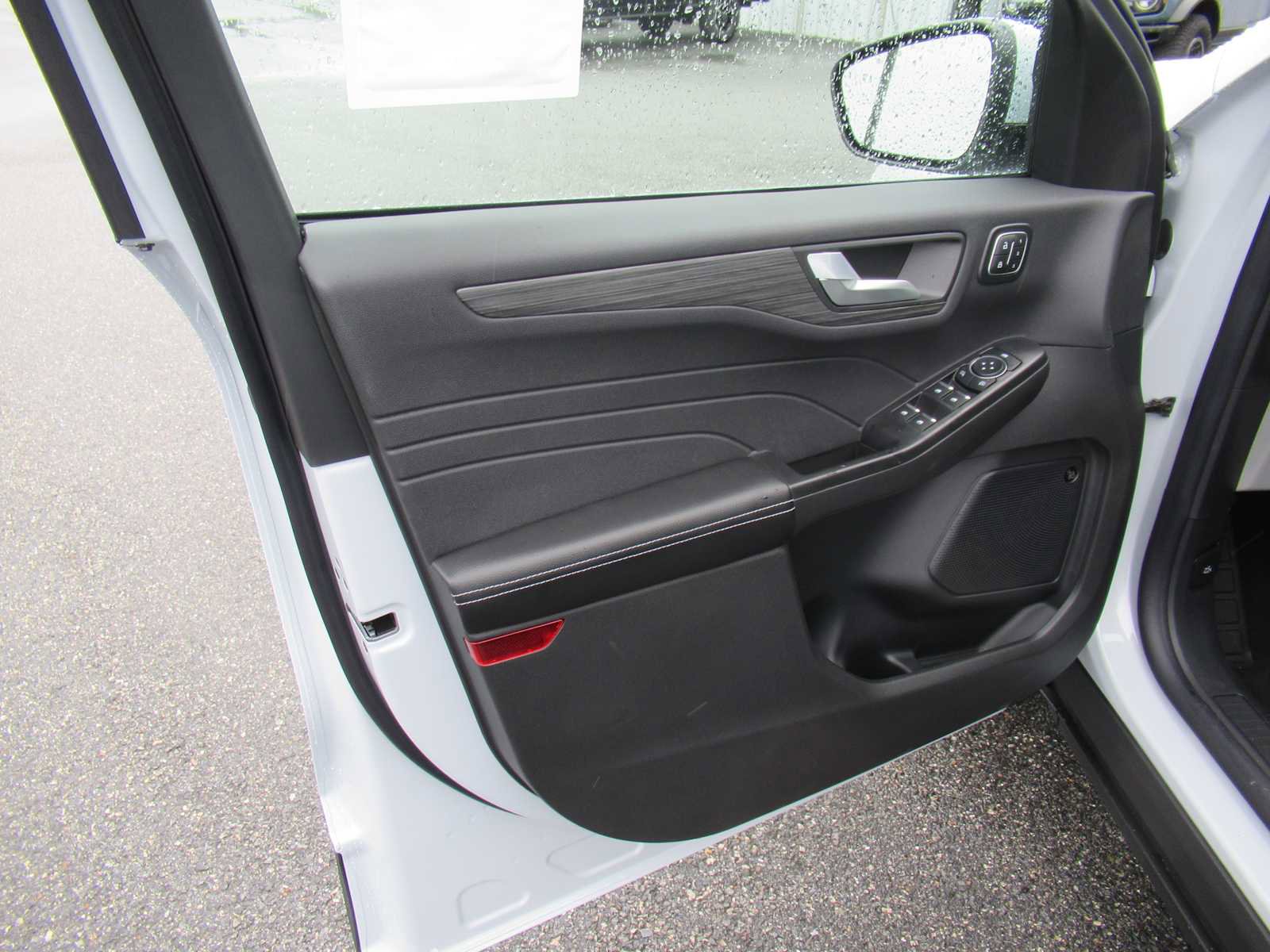 New 2025 Ford Escape SE w/ PHEV Premium Package image 11