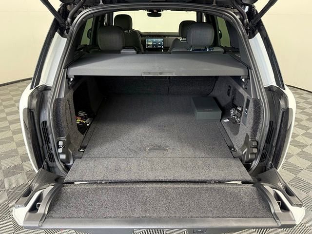 New 2025 Land Rover Range Rover SE image 17