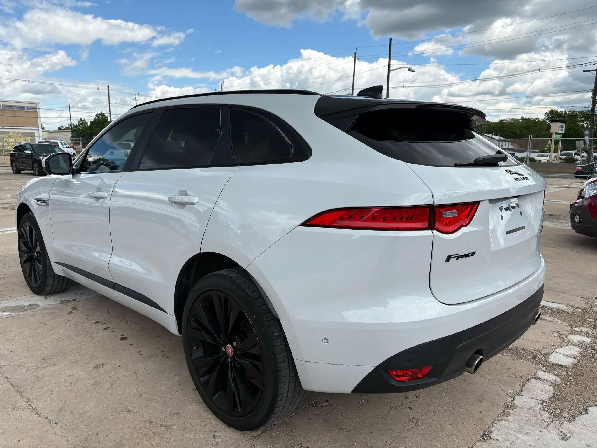 Used 2017 Jaguar F-PACE R-Sport image 6