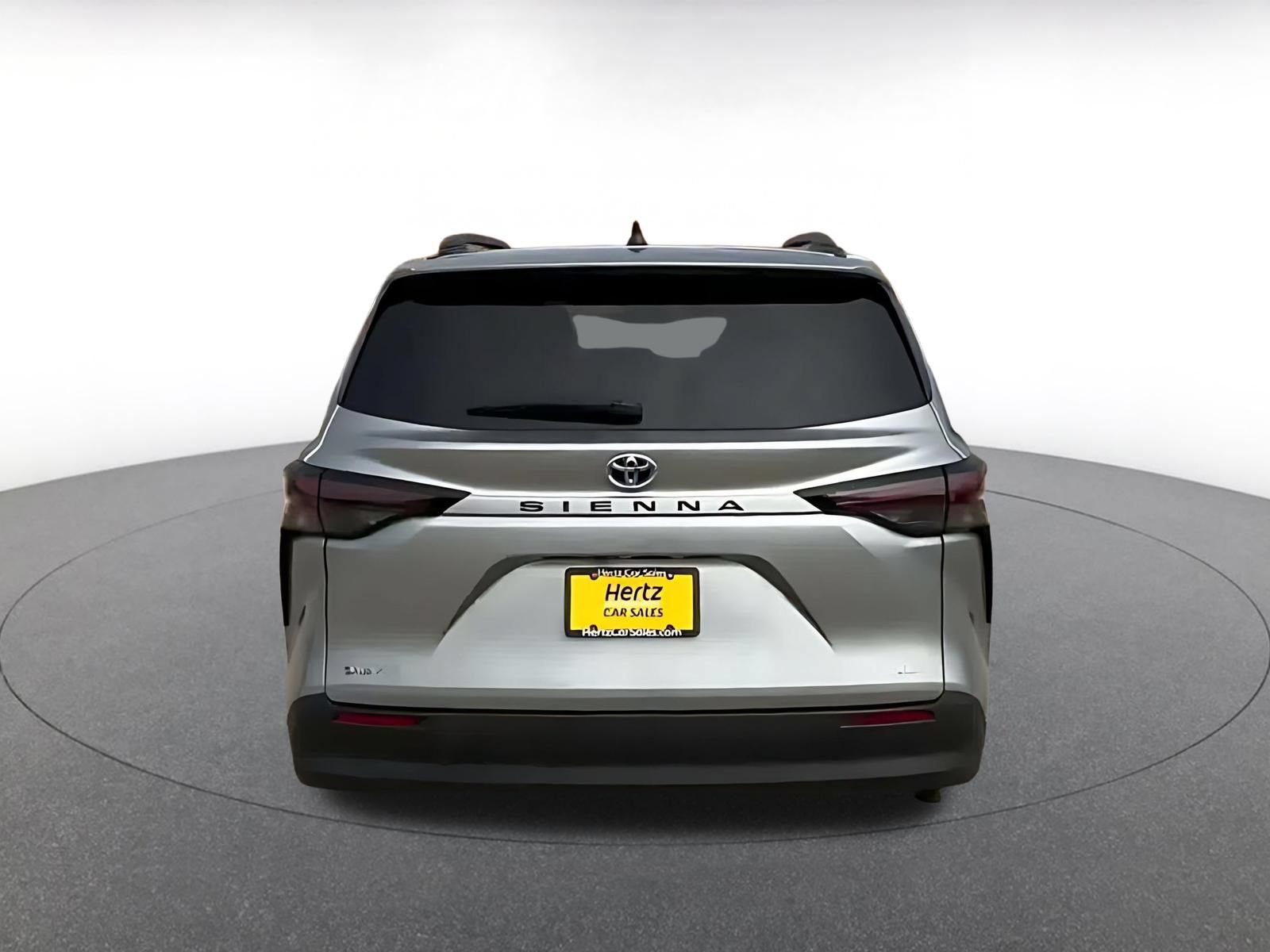 Used 2025 Toyota Sienna XLE FWD image 10