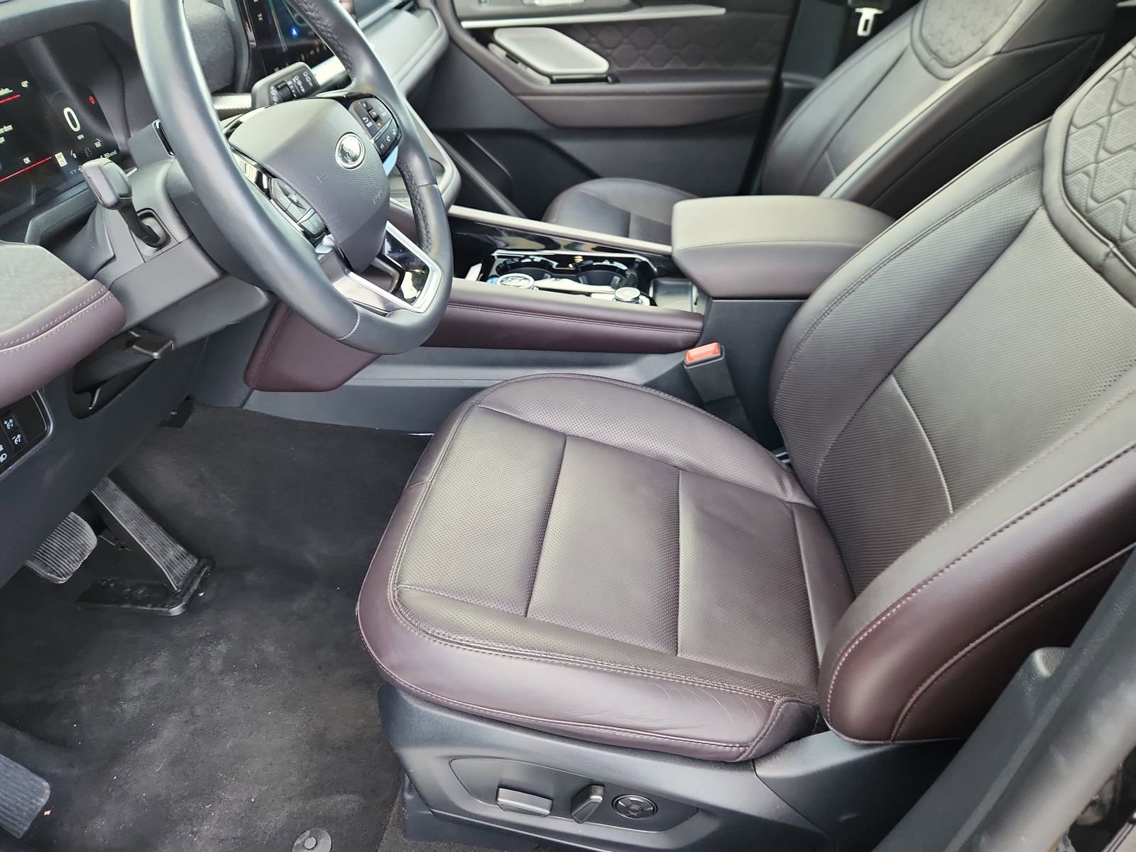 Used 2025 Ford Explorer Platinum w/ LUX Leather Package image 10