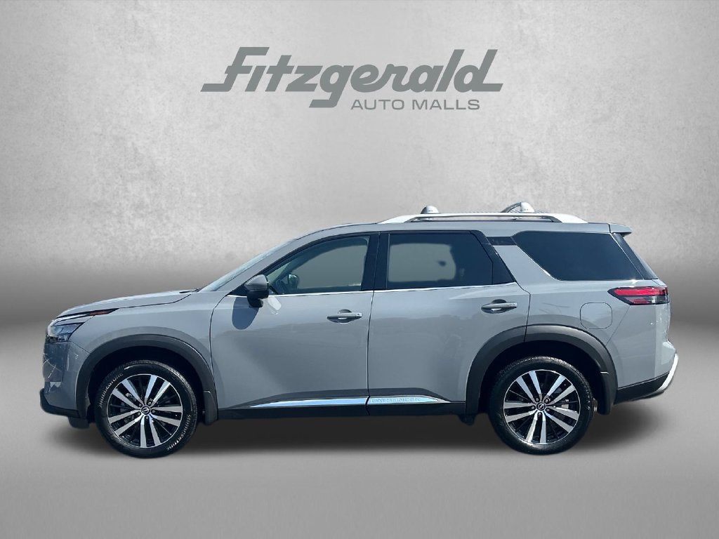 Used 2025 Nissan Pathfinder Platinum w/ Black Appearance Package AWD/4WD image 5
