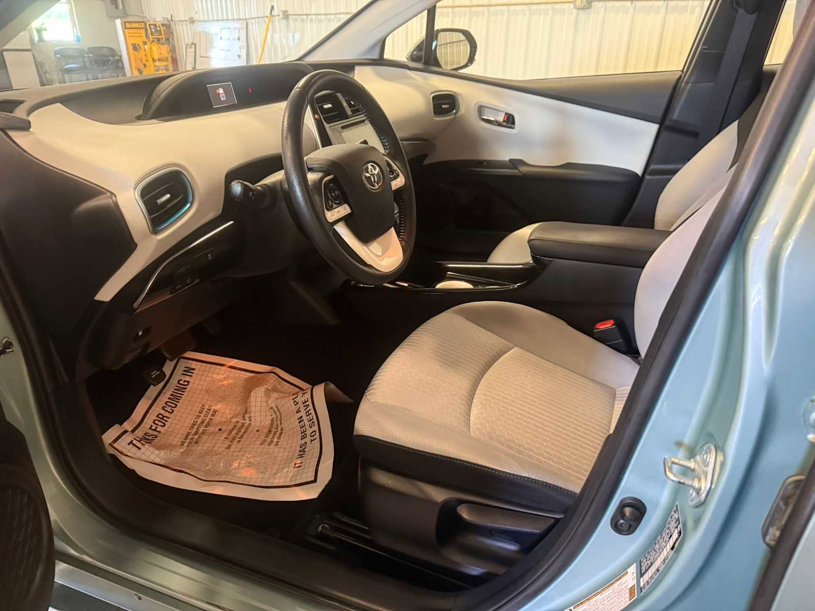 Used 2017 Toyota Prius Three w/ Advanced Technology Package FWD image 18