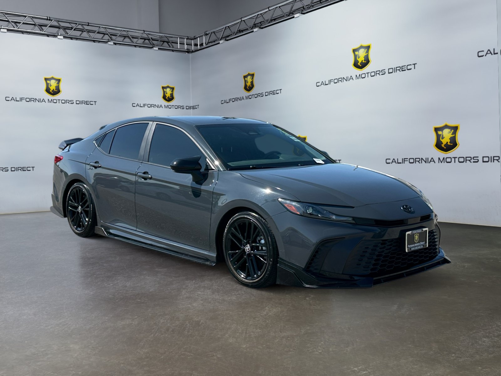 Used 2025 Toyota Camry SE w/ Convenience Package FWD image 7