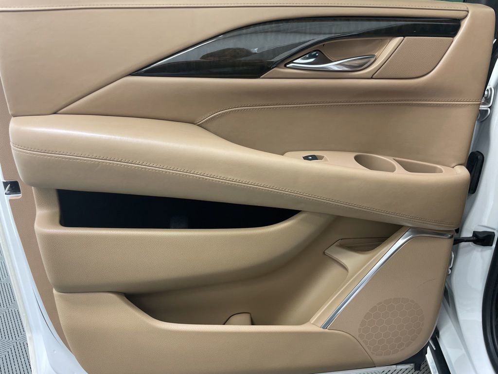 Used 2019 Cadillac Escalade ESV Platinum image 29