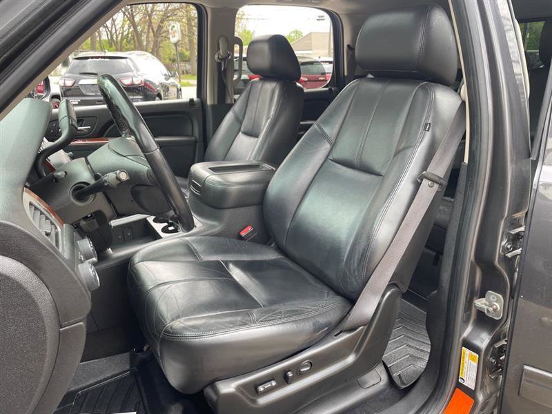 Used 2011 Chevrolet Tahoe LT w/ Luxury Package AWD/4WD image 11