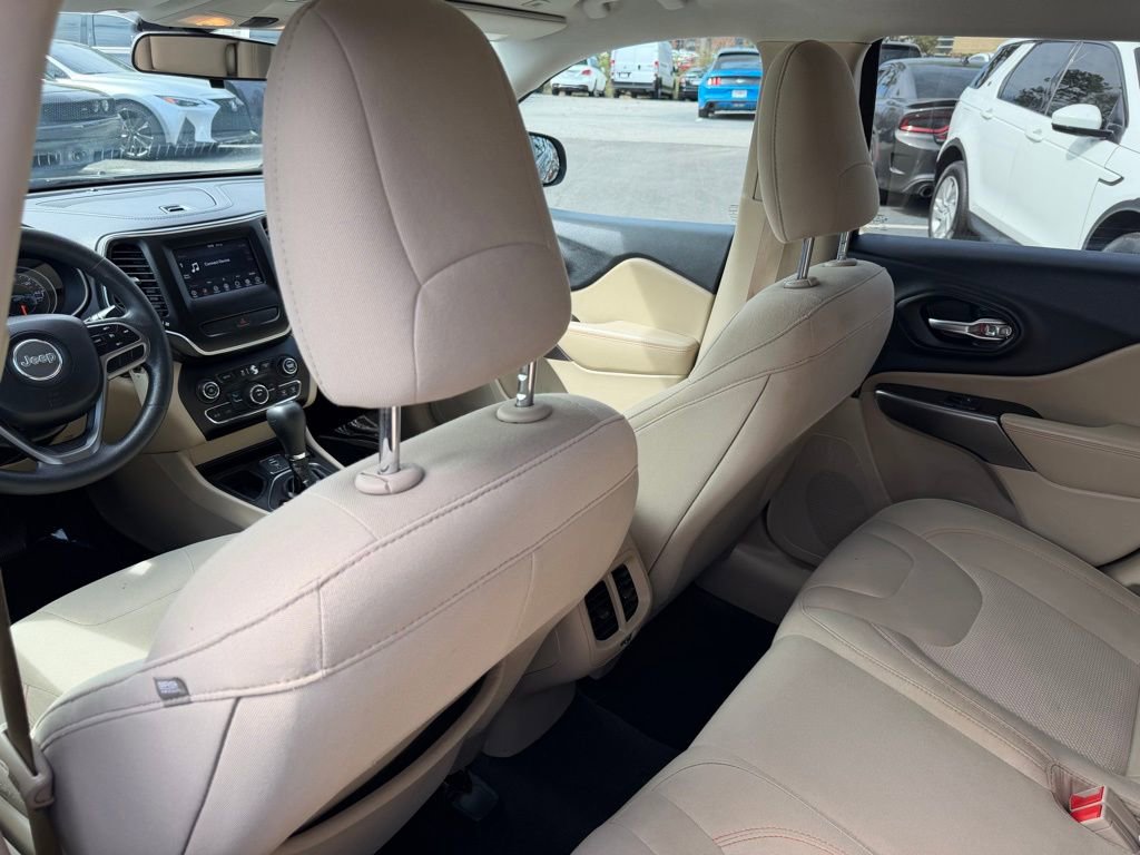 Used 2019 Jeep Cherokee Latitude w/ Popular Appearance Group image 21