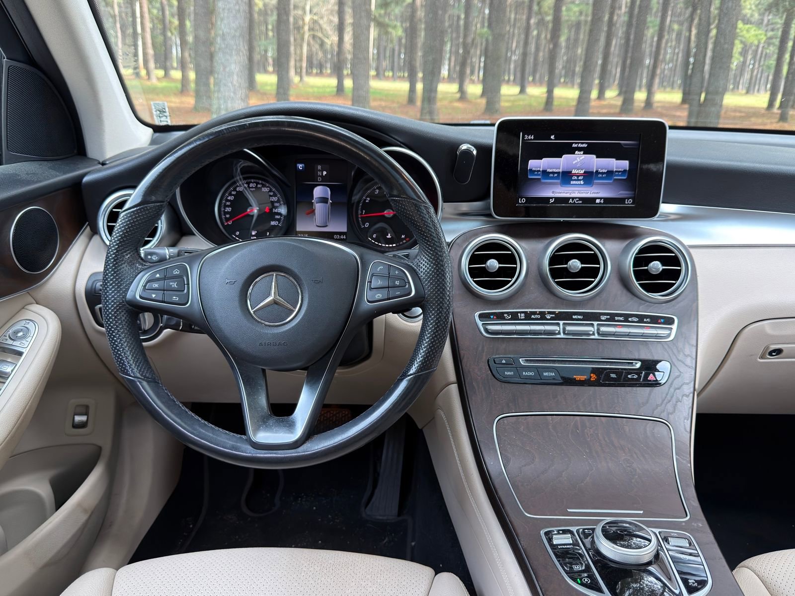 Used 2019 Mercedes-Benz GLC 300 4MATIC image 3