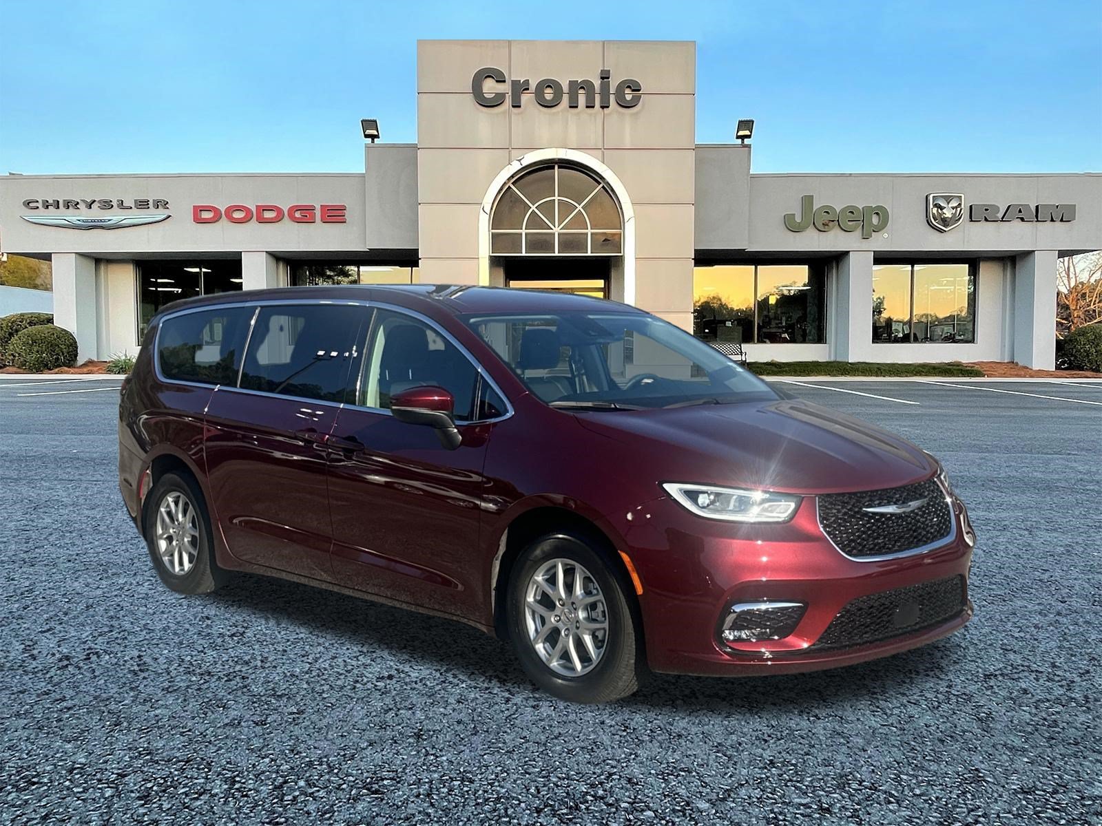 Used 2023 Chrysler Pacifica Touring-L FWD image 1
