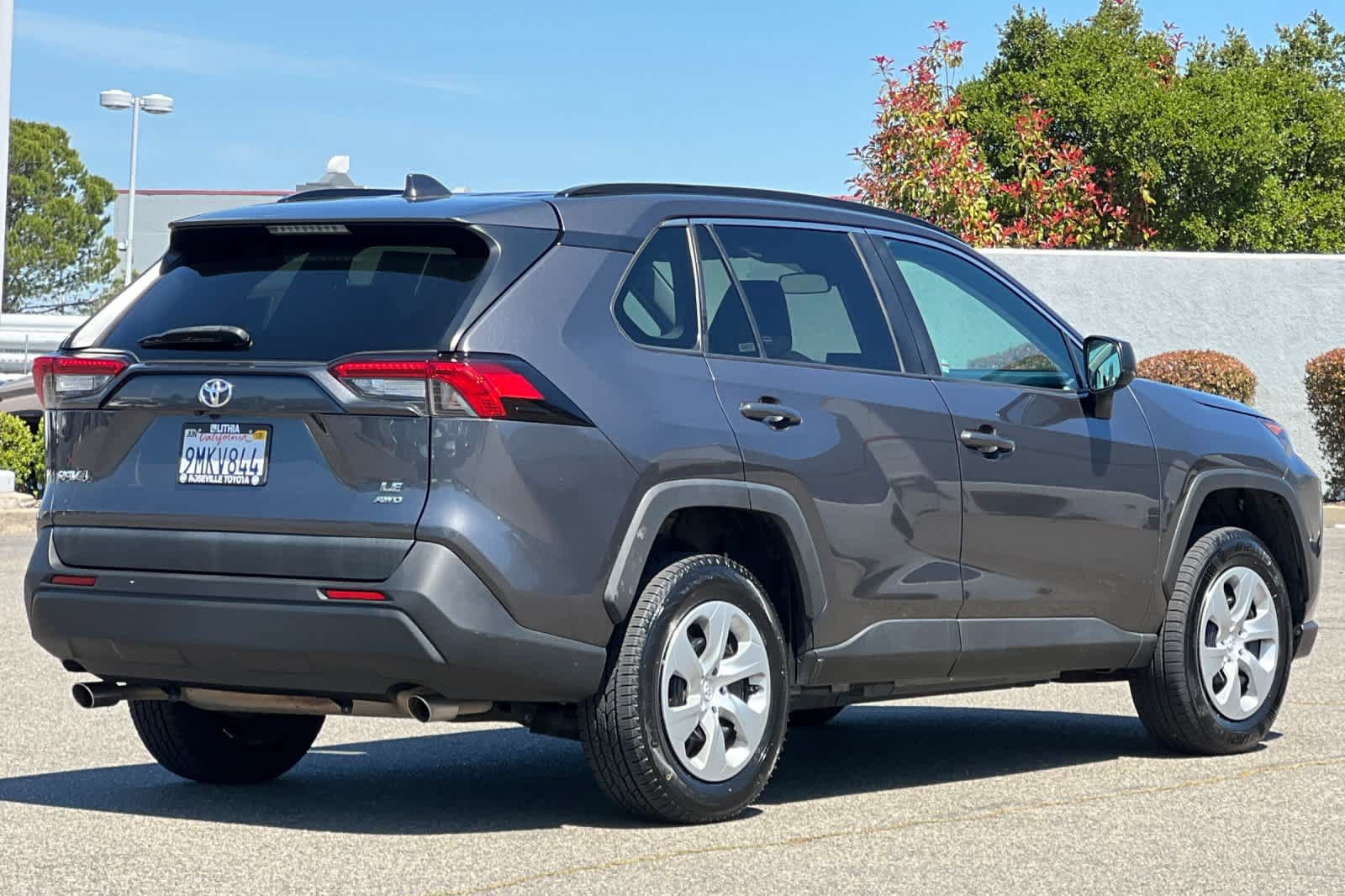 Used 2021 Toyota RAV4 LE AWD/4WD video 2