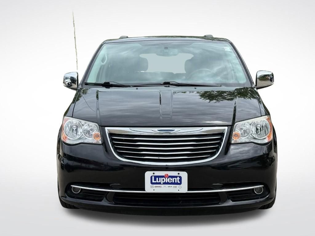 Used 2014 Chrysler Town & Country Touring-L FWD image 8