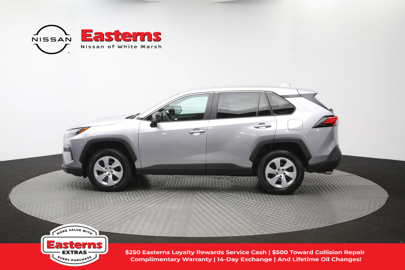 Used 2025 Toyota RAV4 LE AWD/4WD image 59