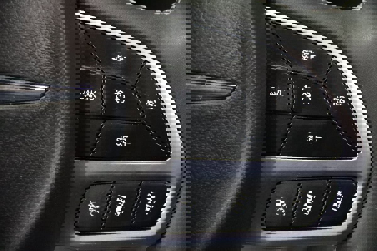 Used 2024 Chrysler Pacifica Touring-L image 15