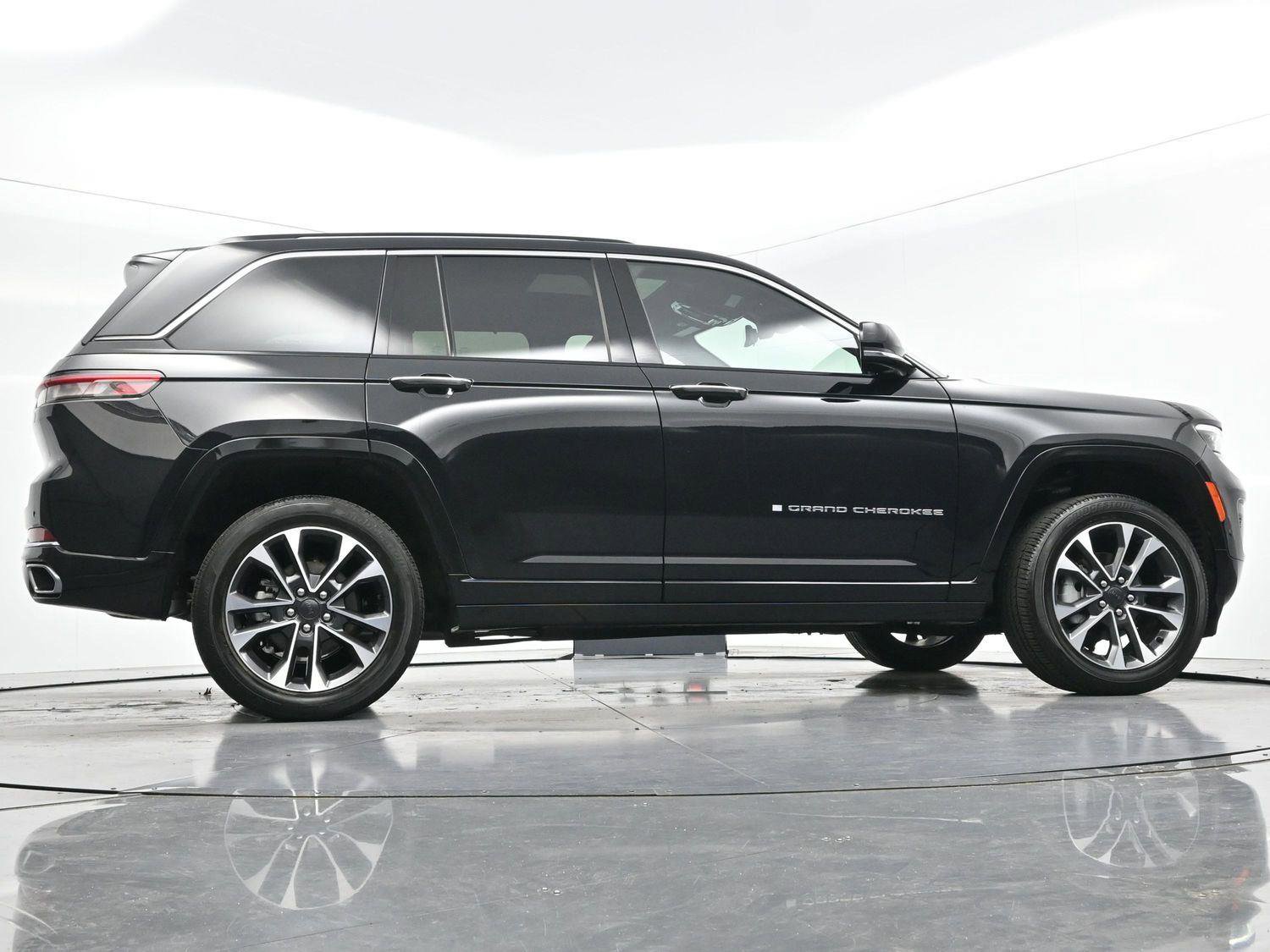 Used 2023 Jeep Grand Cherokee Overland w/ Luxury Tech Group IV AWD/4WD image 47