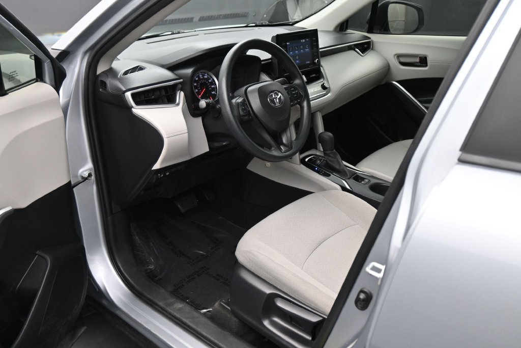 Used 2022 Toyota Corolla Cross L FWD image 2