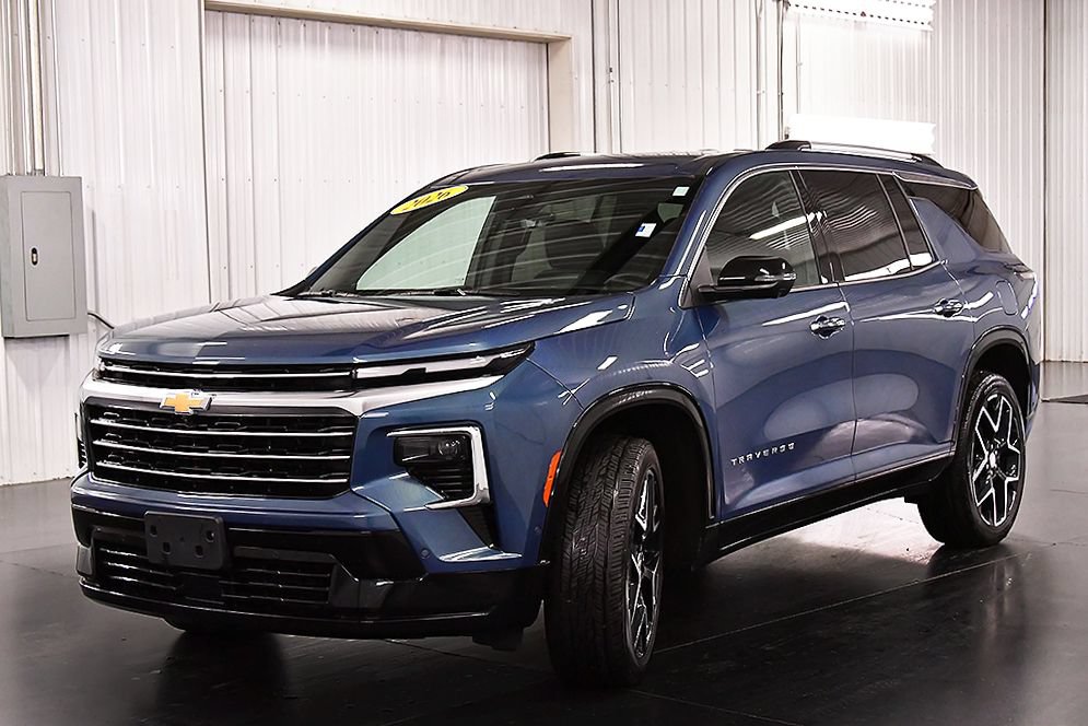 Used 2026 Chevrolet Traverse High Country w/ LPO, Floor Liner Package AWD/4WD image 3