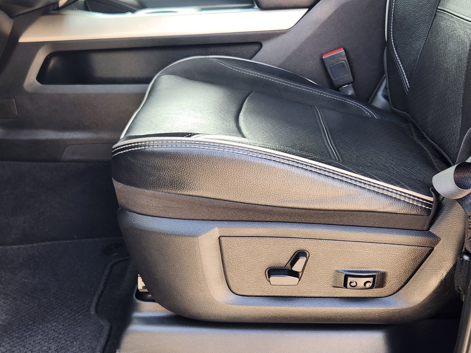 Used 2020 RAM 2500 Laramie image 27