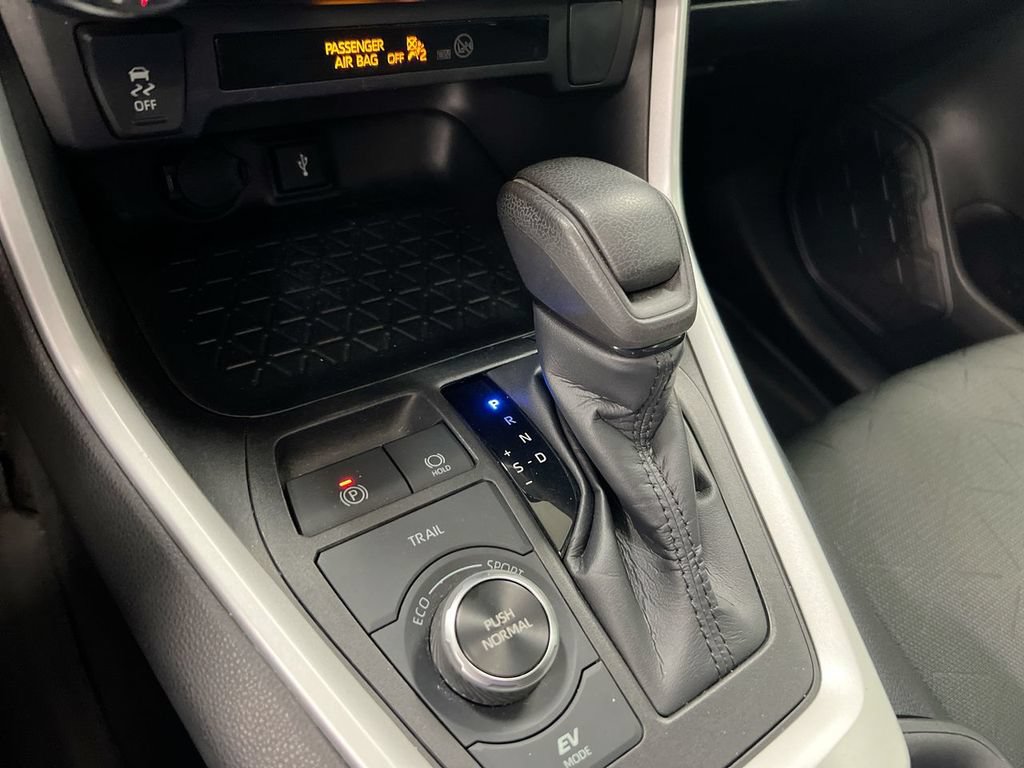 Used 2022 Toyota RAV4 XLE AWD/4WD image 17