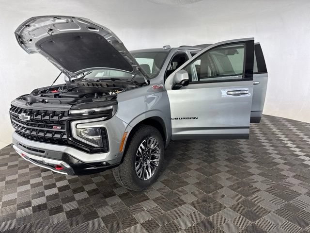 Used 2025 Chevrolet Suburban Z71 AWD/4WD image 12