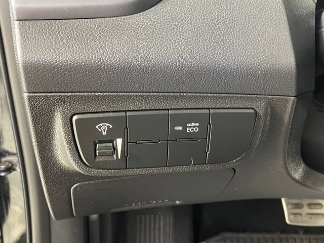 Used 2015 Hyundai Veloster Turbo FWD image 11