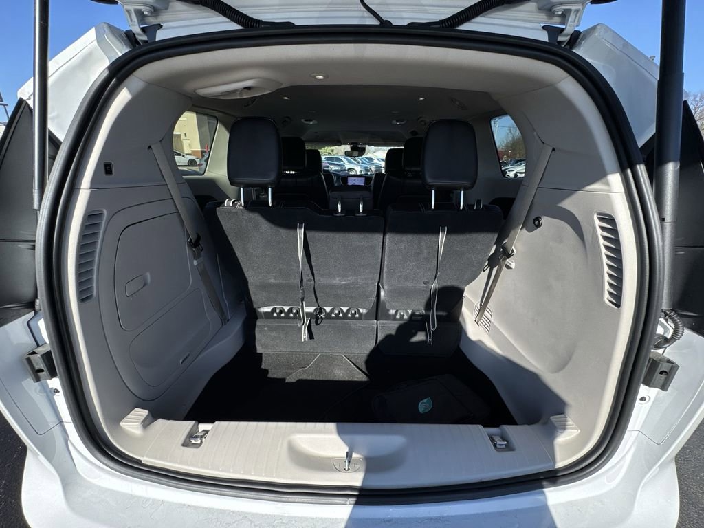 Used 2023 Chrysler Pacifica Touring-L image 23