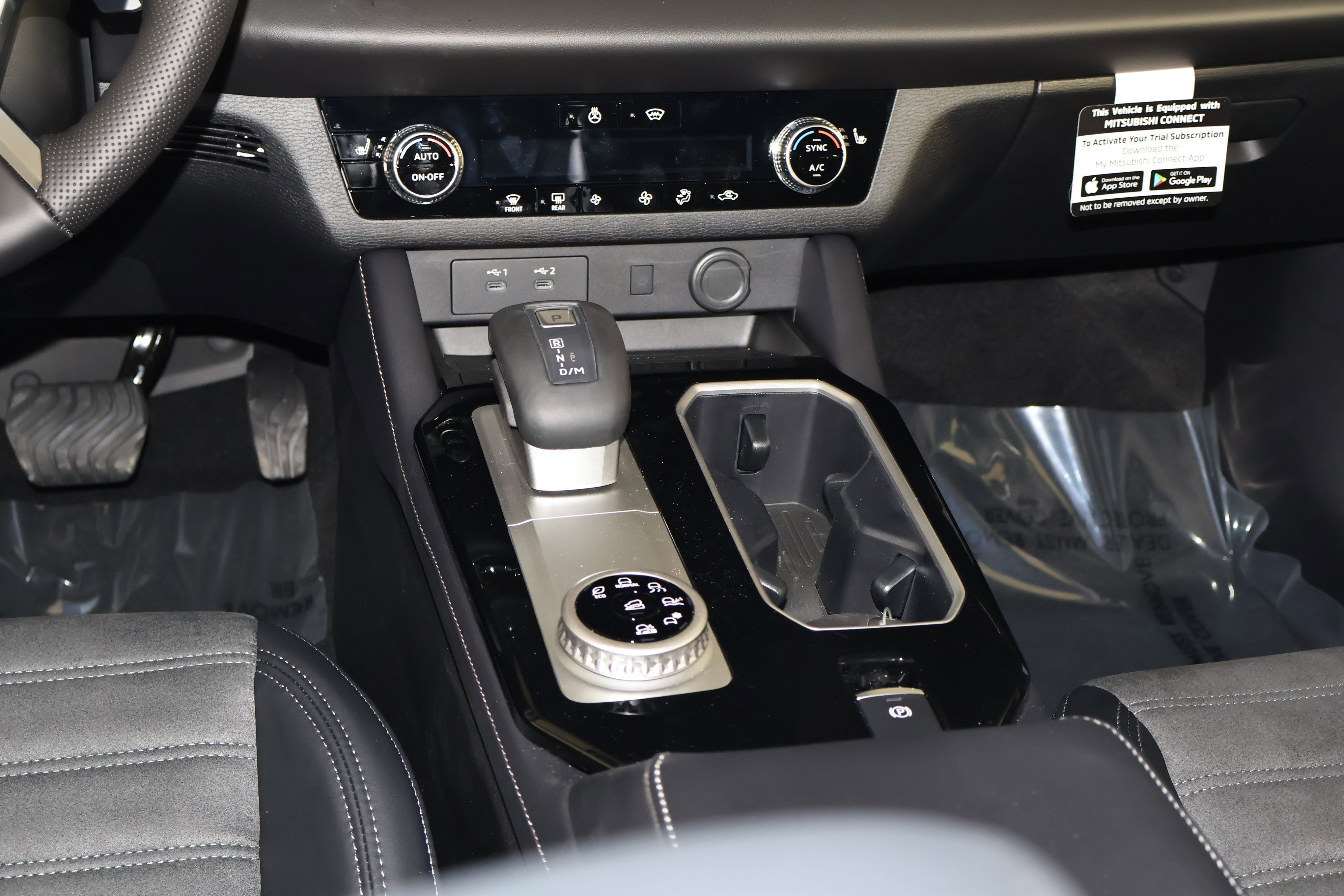 New 2026 Mitsubishi Outlander SE image 13