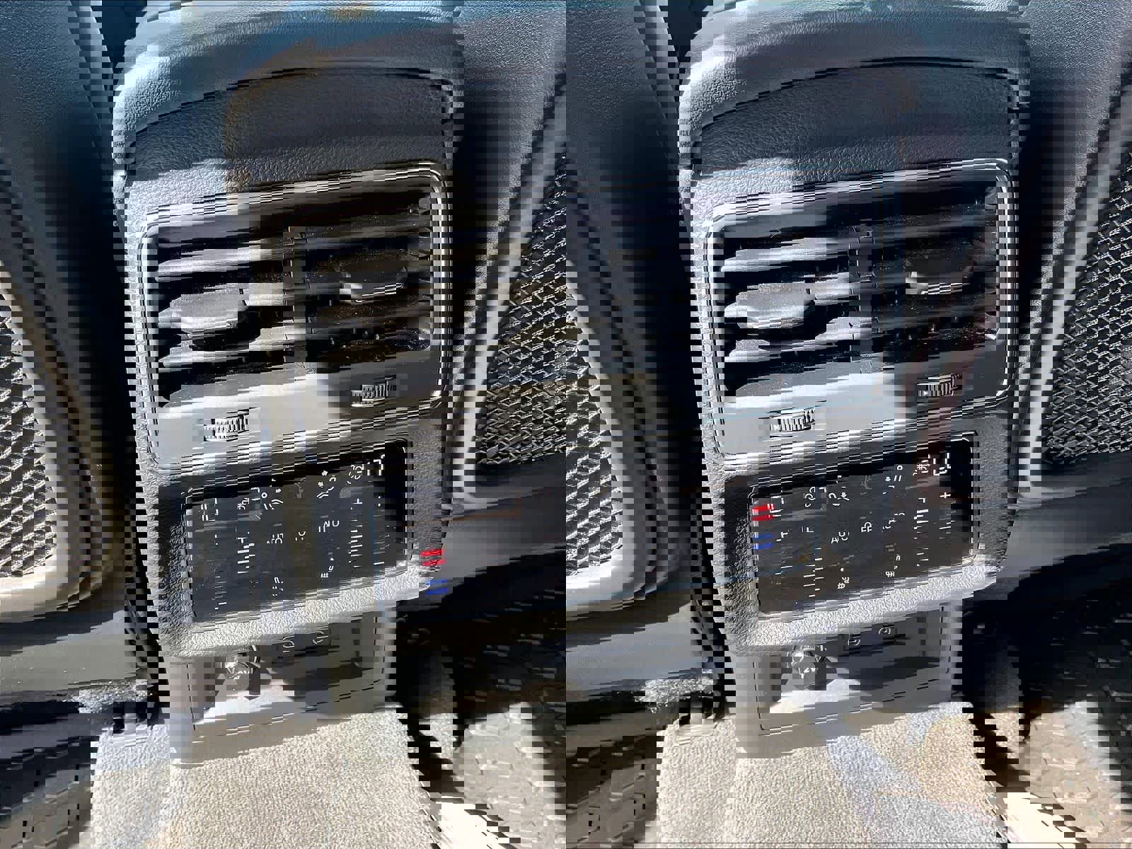 Used 2023 Audi Q8 Prestige image 38