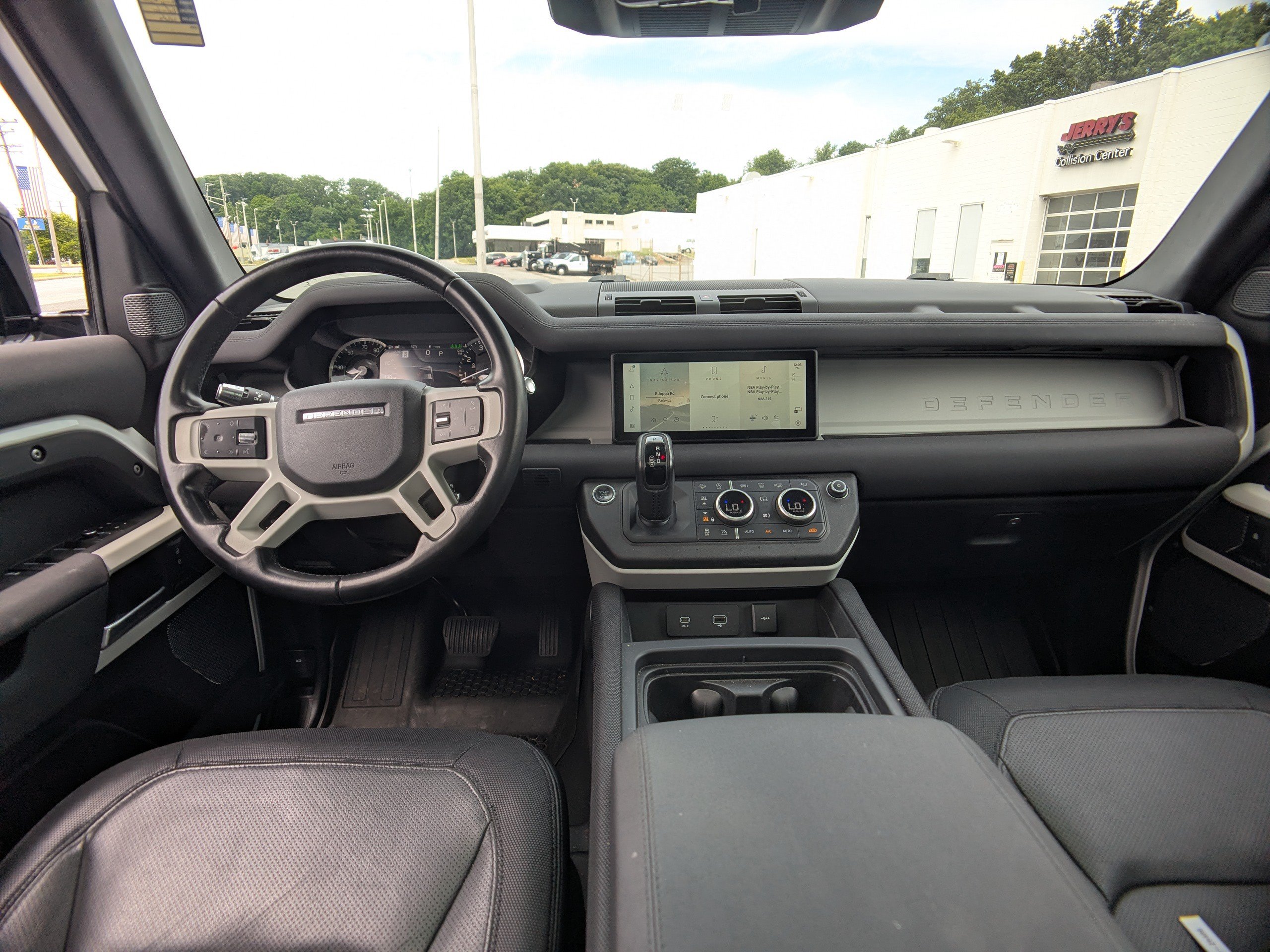 Used 2022 Land Rover Defender 110 X-Dynamic SE AWD/4WD image 16