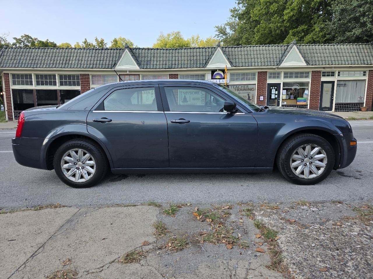 Used 2008 Chrysler 300 LX RWD image 6