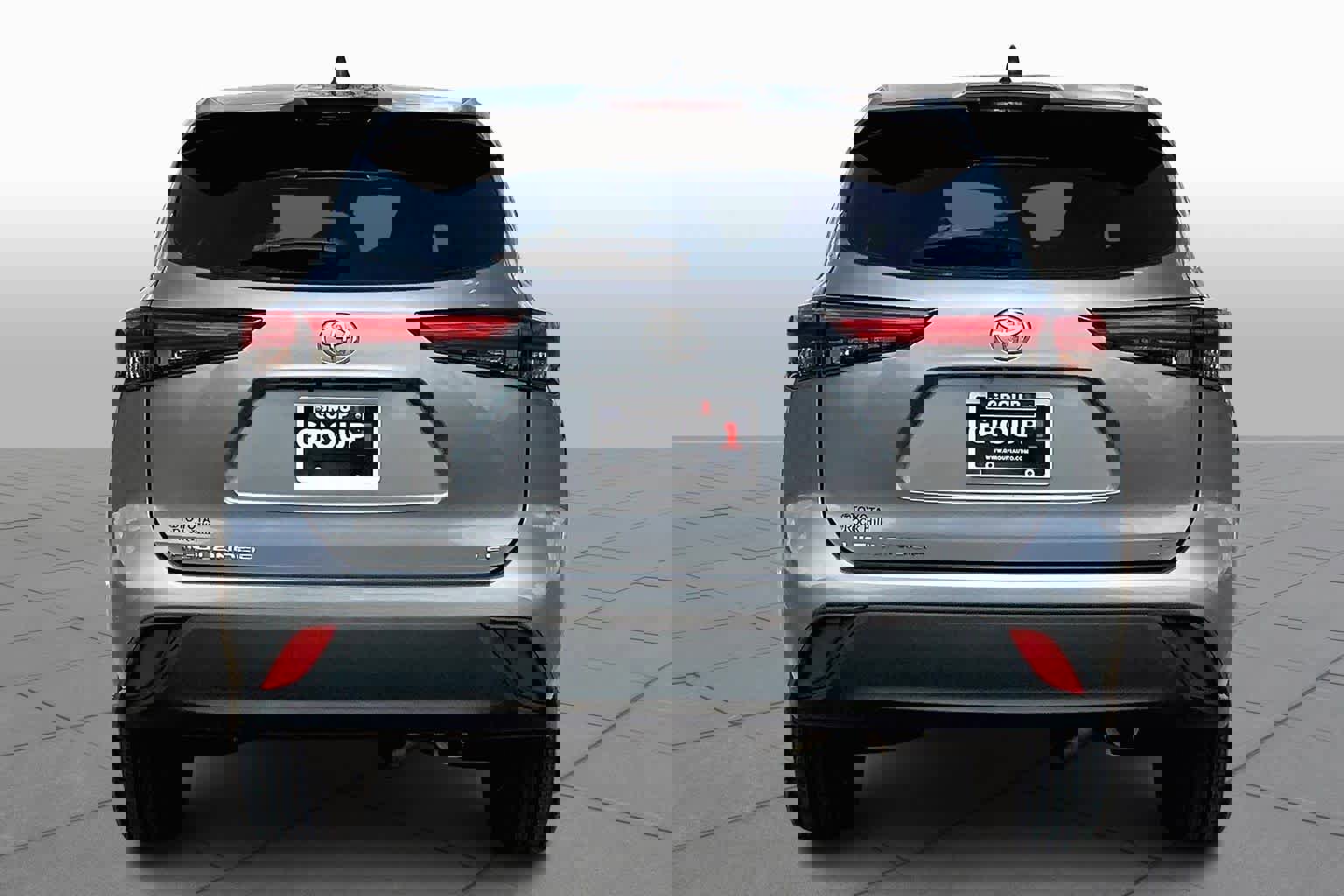 Used 2023 Toyota Highlander LE image 5