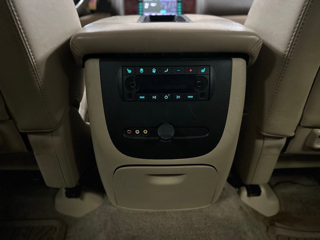 Used 2011 Chevrolet Suburban LTZ image 21