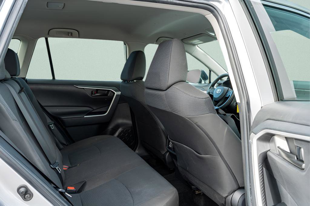 Used 2024 Toyota RAV4 LE AWD/4WD image 15