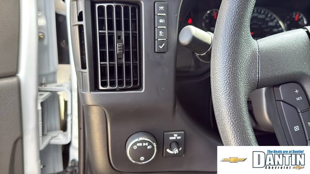 Used 2025 GMC Savana 3500 LT w/ LT Preferred Equipment Group RWD image 9