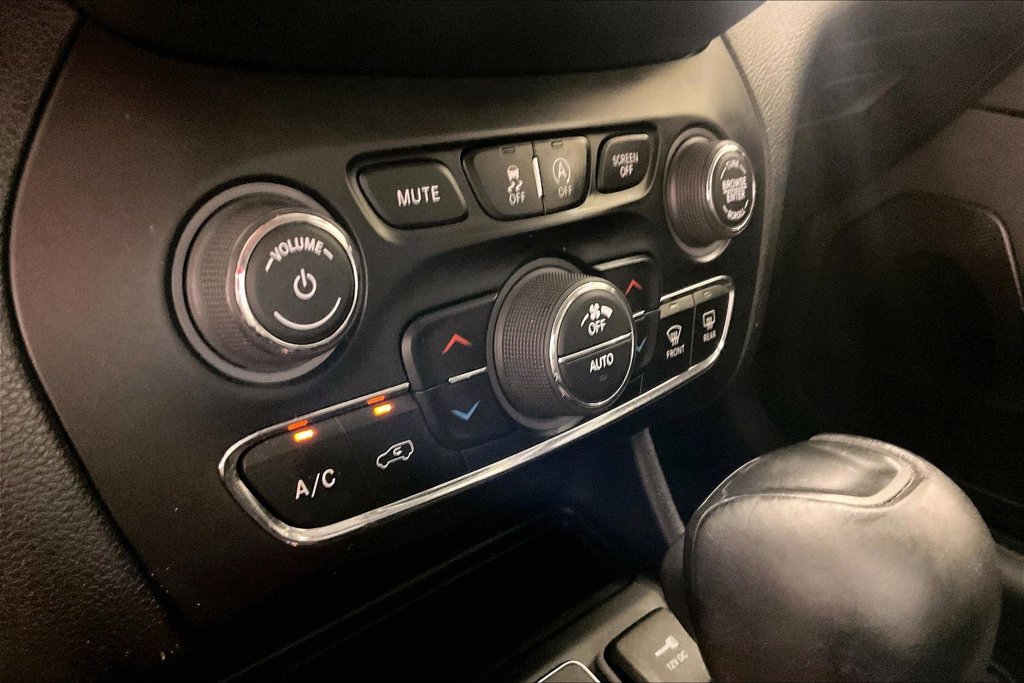 Used 2022 Jeep Cherokee Trailhawk w/ Sun, Sound & Nav Group AWD/4WD image 23
