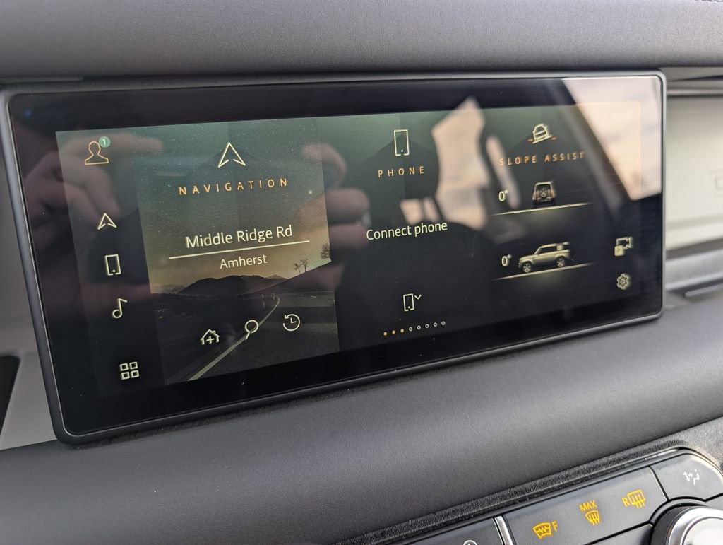 Used 2024 Land Rover Defender 110 S image 25