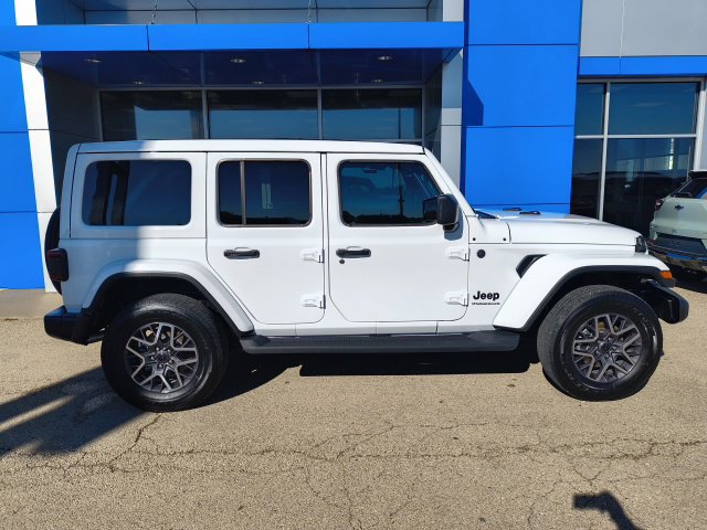 Used 2025 Jeep Wrangler Unlimited Sahara AWD/4WD image 2
