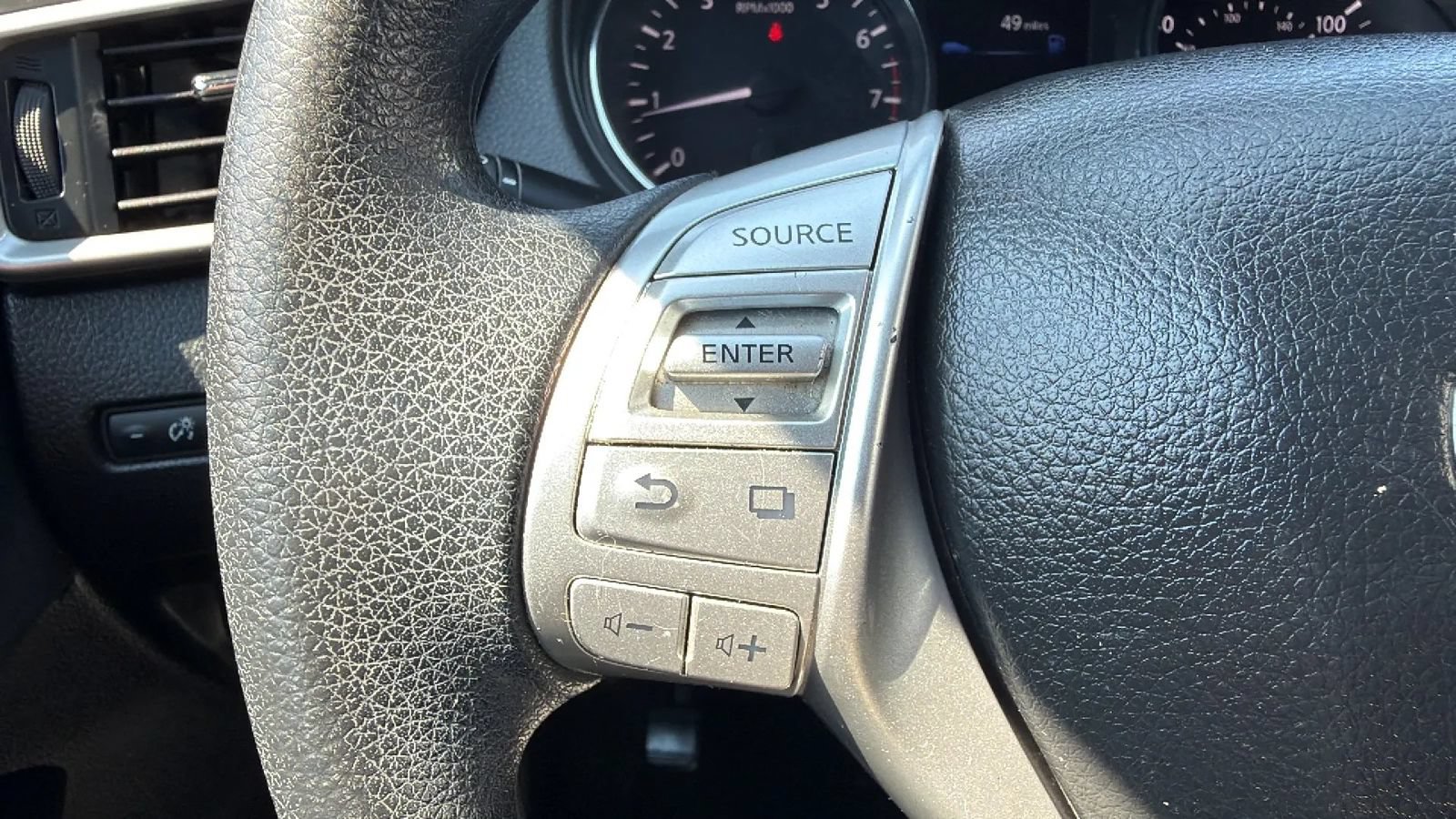 Used 2015 Nissan Rogue SV w/ SV Family Package AWD/4WD image 25