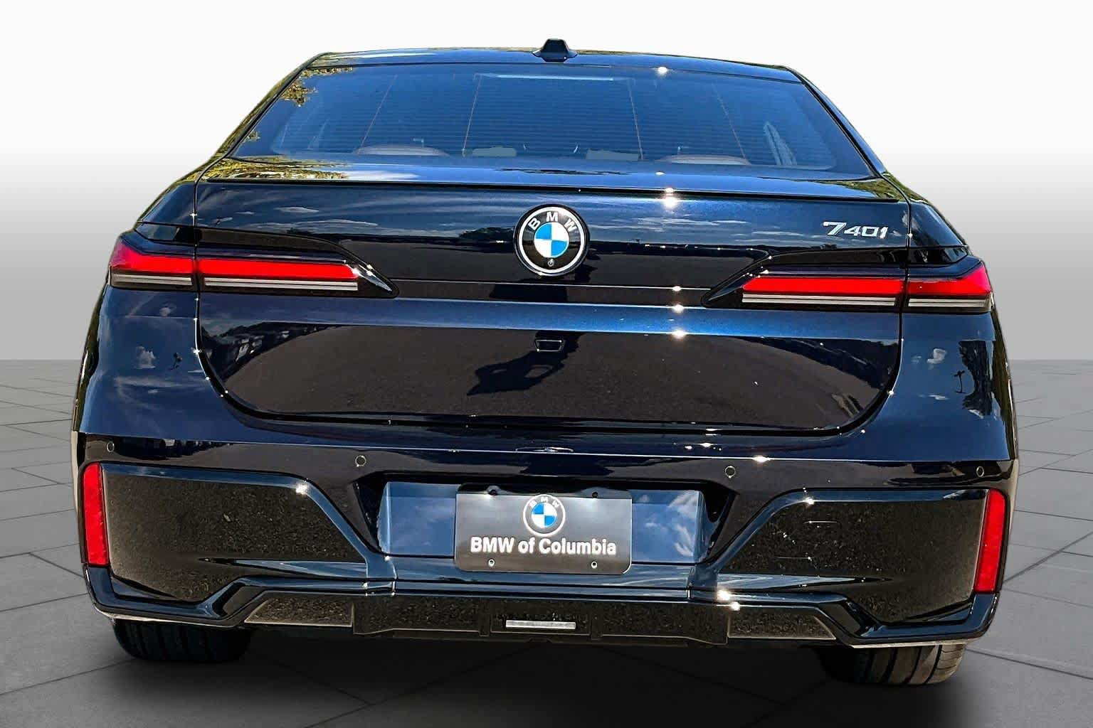 Used 2025 BMW 740i w/ Premium Package RWD image 4